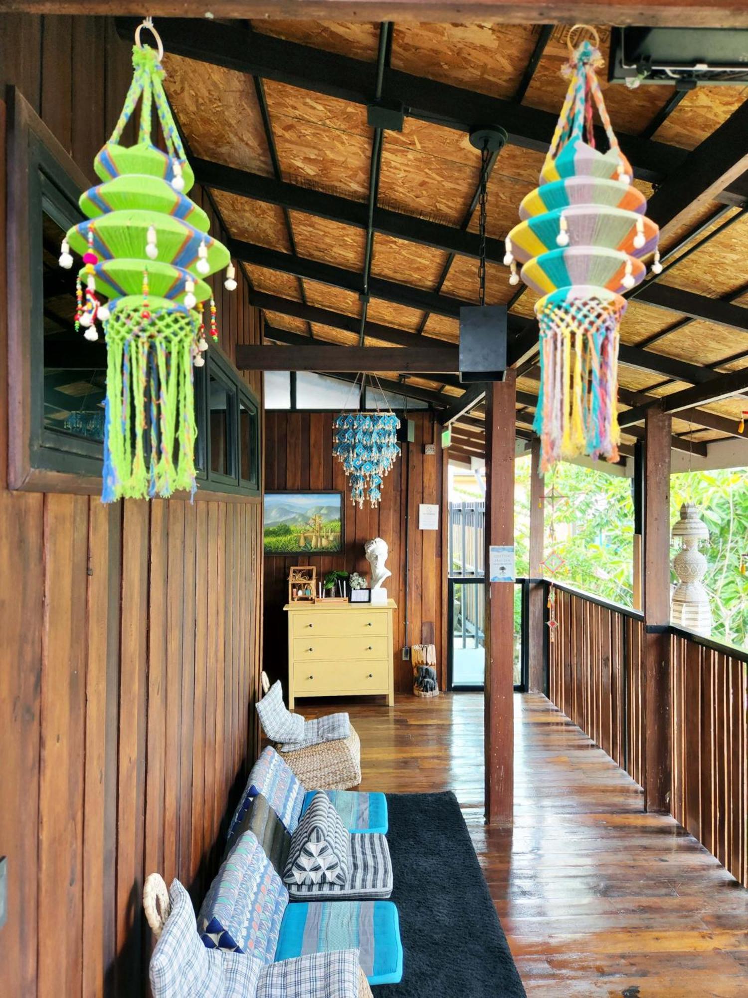 Baan Mai Kradan Hostel Chiang Rai Exterior photo