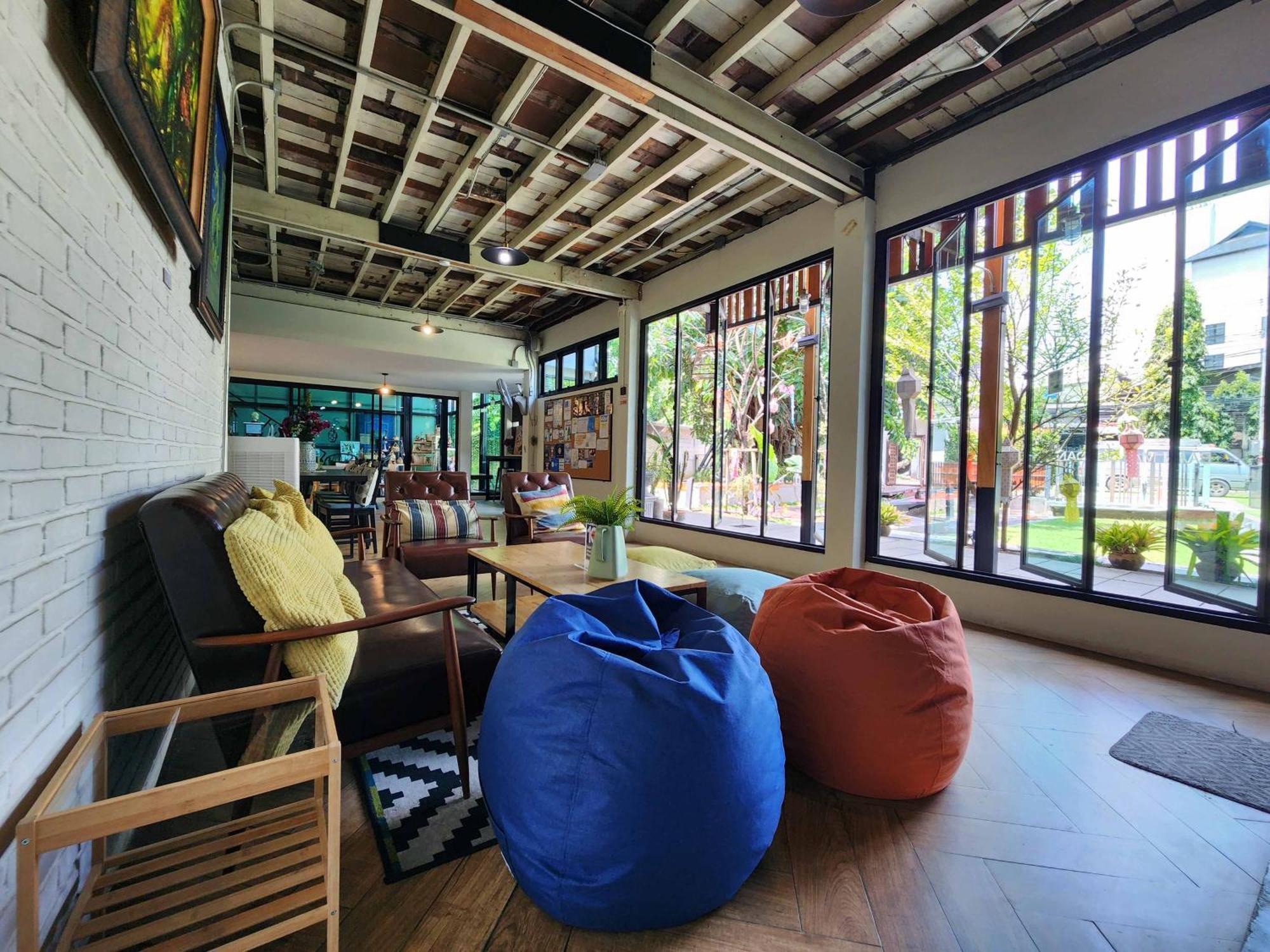 Baan Mai Kradan Hostel Chiang Rai Exterior photo