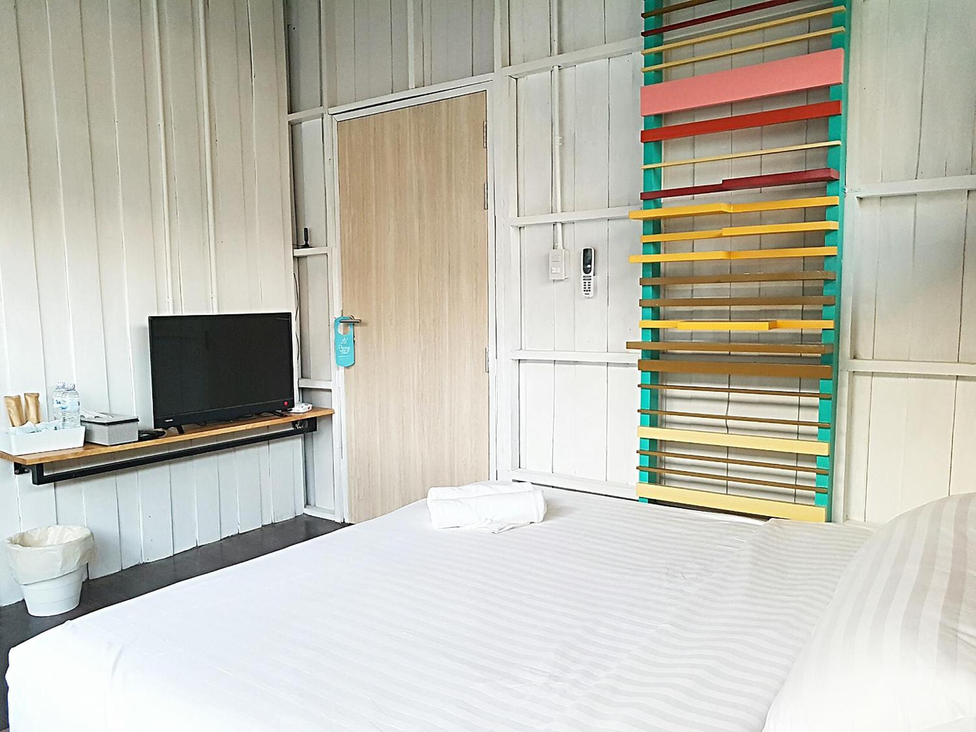 Baan Mai Kradan Hostel Chiang Rai Room photo